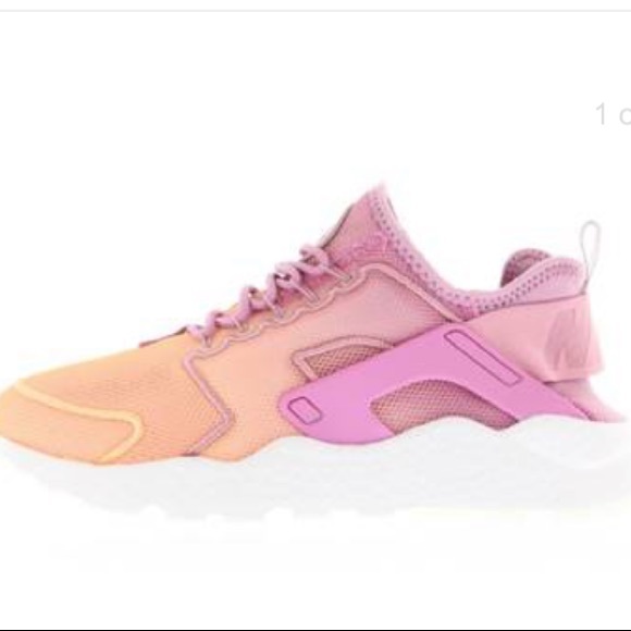 Nike Shoes - Nike Huaraches Ultra Run